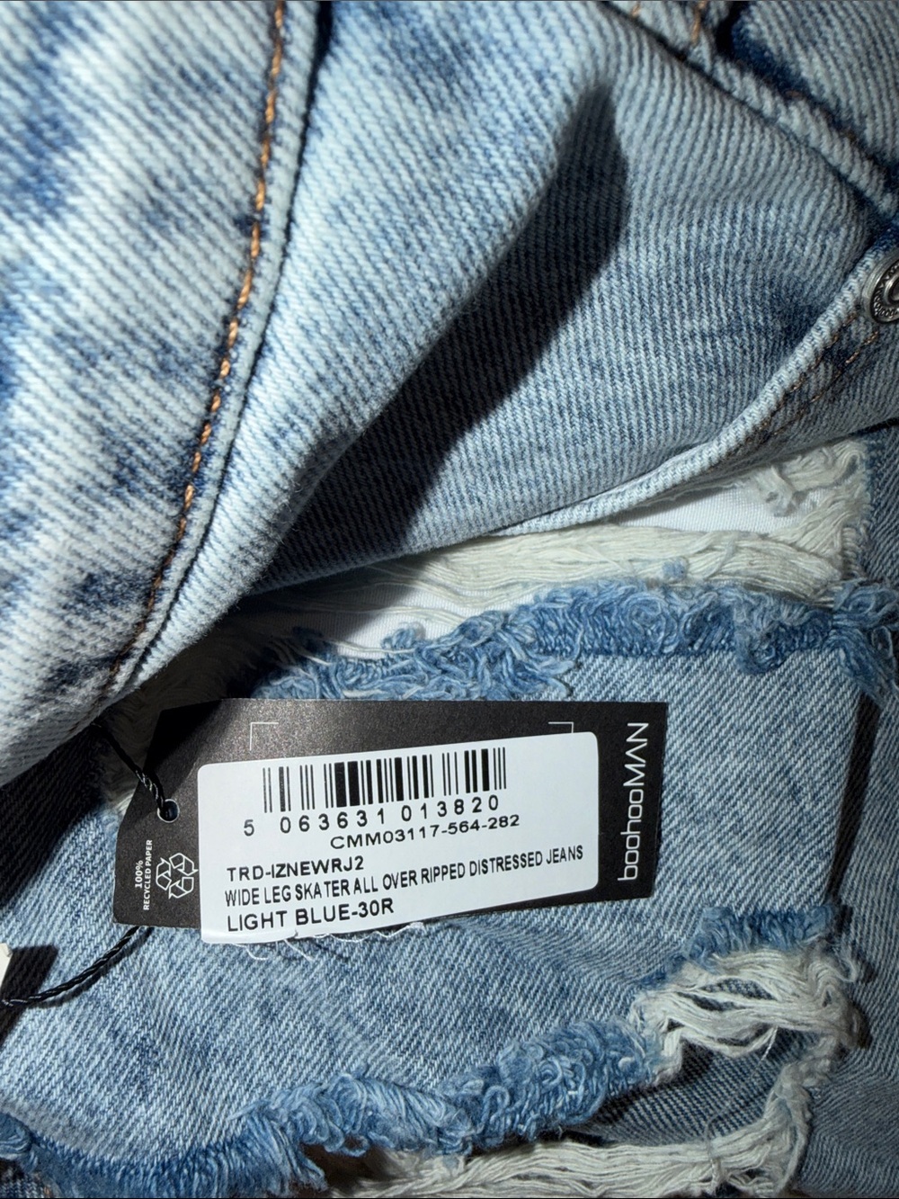 boohooMAN
Wide‎ Leg Skater All Over Ripped Distressed Jeans - Picture 5 of 11